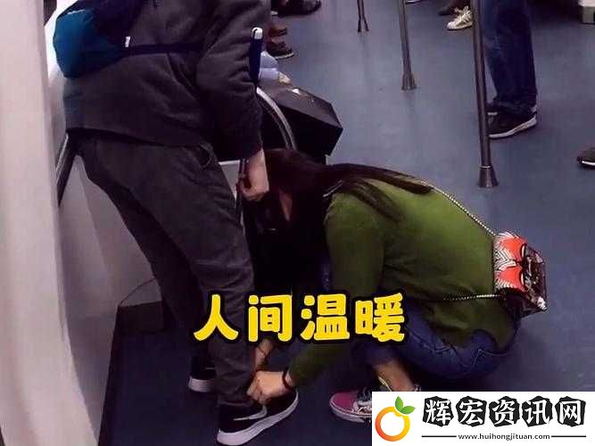 老周張琳公交車上暖心互動